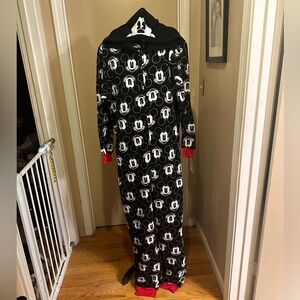 Disney XL Mickey Mouse Black white & red.